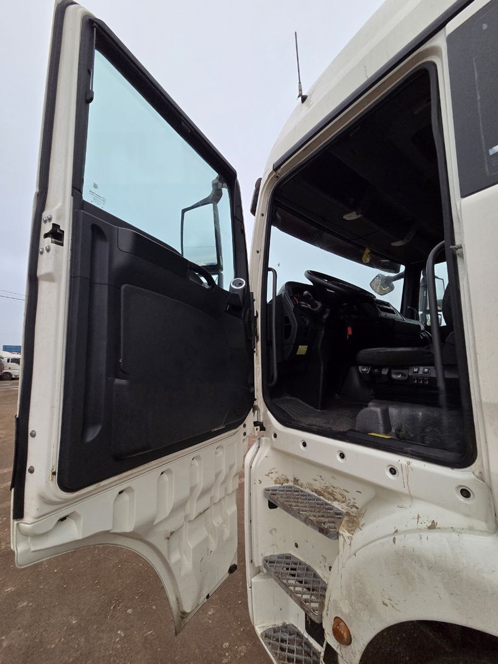 SITRAK C7H 4x2 Седельный тягач ZZ4186V391HE (Дизельный, 12,4 л, 480 л.с., МТ)