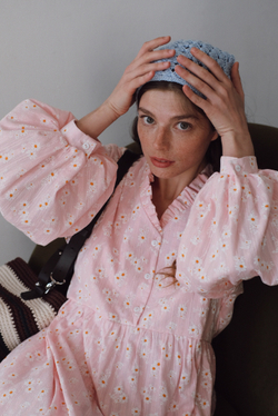 Платье "Рюши" из ажурного хлопка "Ромашки на розовом"