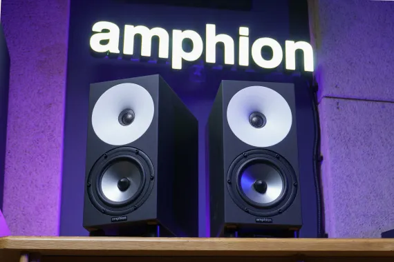 Amphion One15 Black