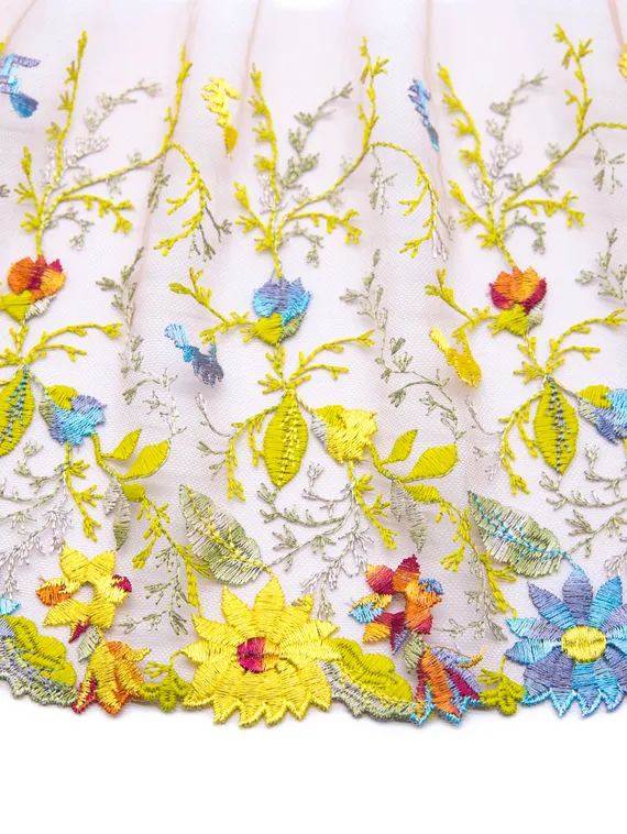 05-110 Вышивка на неэл. сетке 21 см, телесный/желтый/голубой/салатовый (левая)