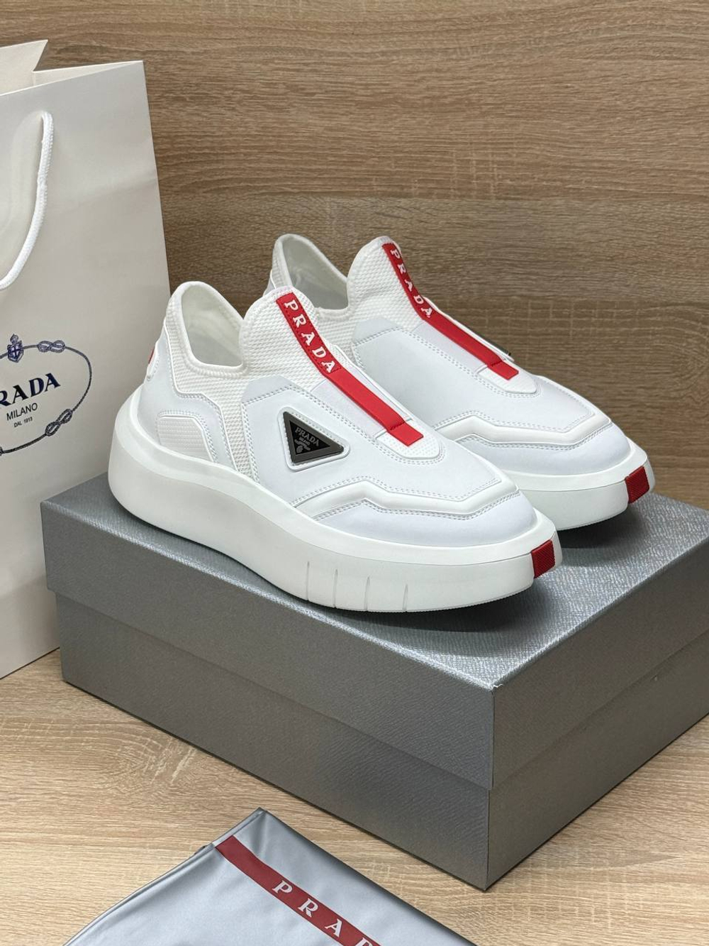 Кроссовки белые Prada