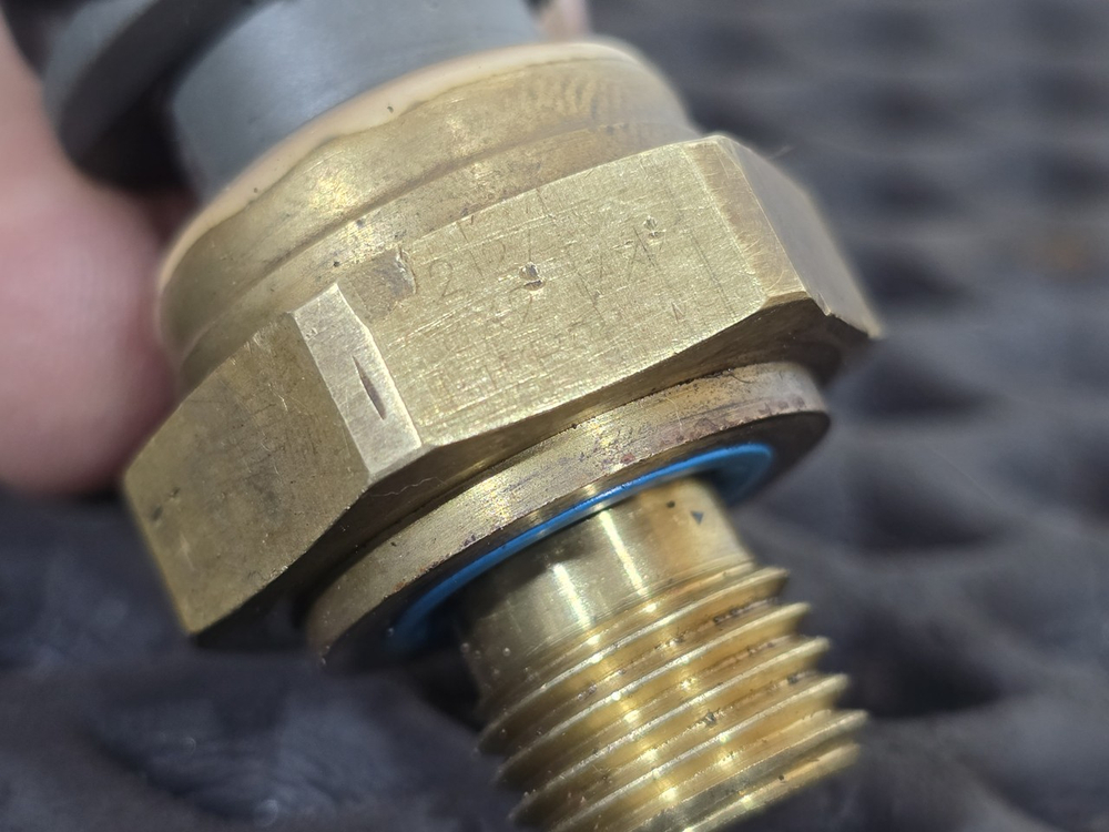 Датчик давления масла 2018г