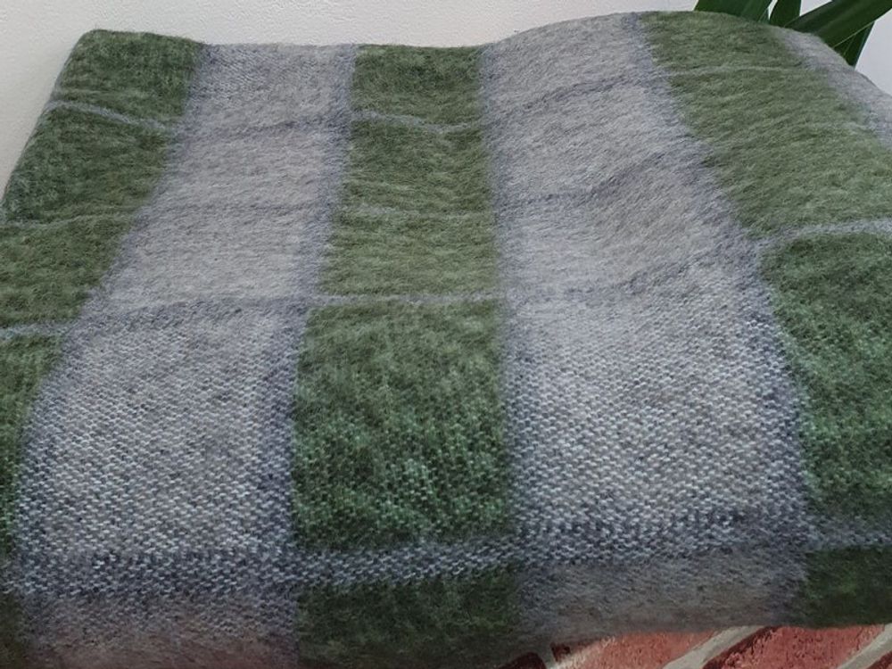 Одеяло полушерстяное "ВВ. СЕРО-ЗЕЛЁНАЯ КЛЕТКА-4" ОПШ-1, 50% шерсть, плотность 400 г/м2, Россия.