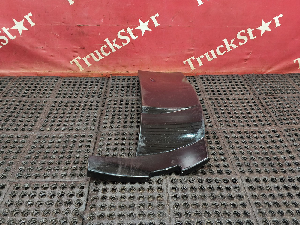 Спойлер кабины боковой верхний правый 2024г