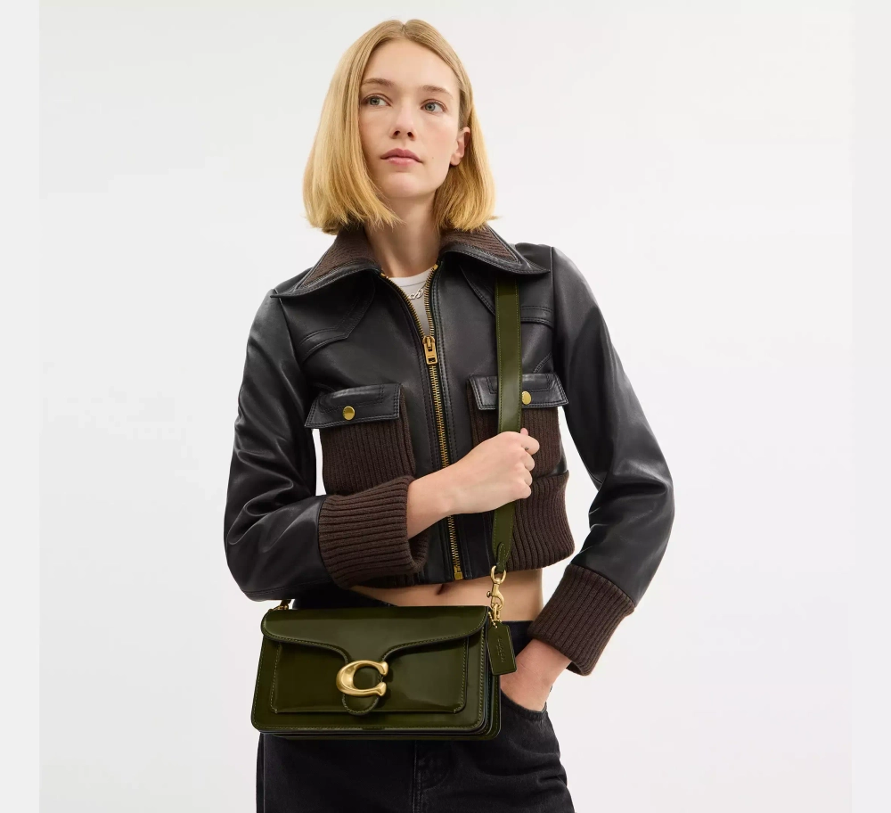 COACH СУМКА ЧЕРЕЗ ПЛЕЧО TABBY 26, ОЛИВКОВЫЙ