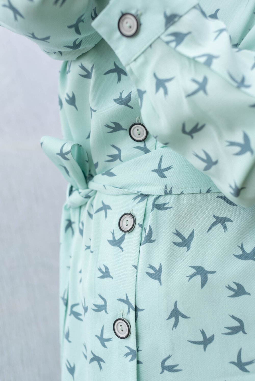 Костюм с птичками в бирюзовом цвете из вискозы