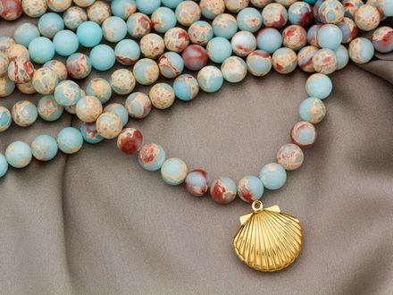 Нить бусин из варисцита 8,2мм