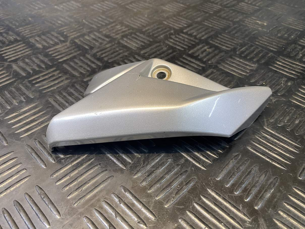 Пластик фары правый Suzuki GSR400 (GK7DA) 51814-44G0