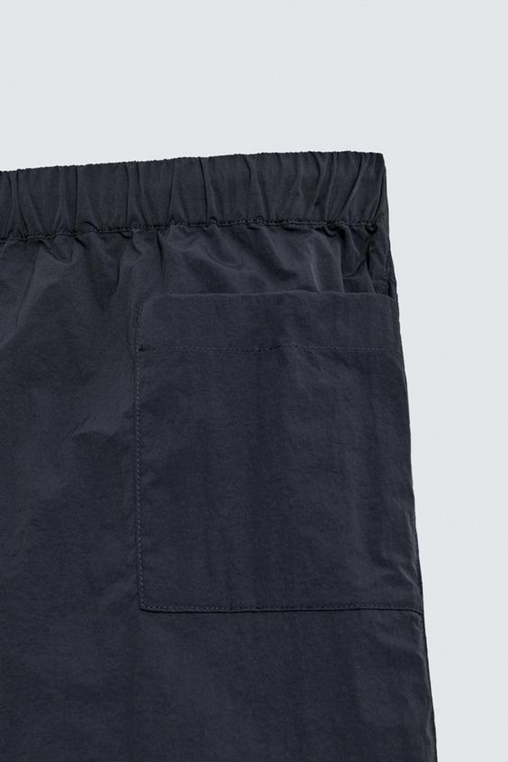 ZARA УКОРОЧЕННЫЕ ШОРТЫ ИЗ ВЫСОКОТЕХНОЛОГИЧНОЙ ТКАНИ, МОРСКОЙ ТЕМНО-СИНИЙ