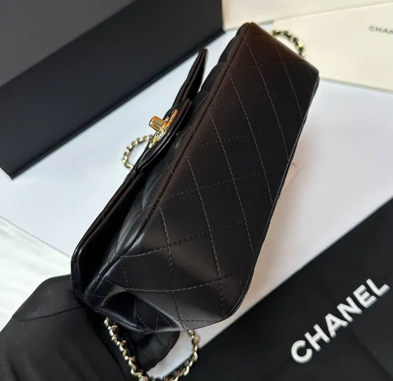 Стеганая сумка Chanel classic flap с ручкой, черный