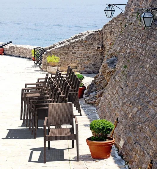 Пластиковое кресло Ibiza коричневое