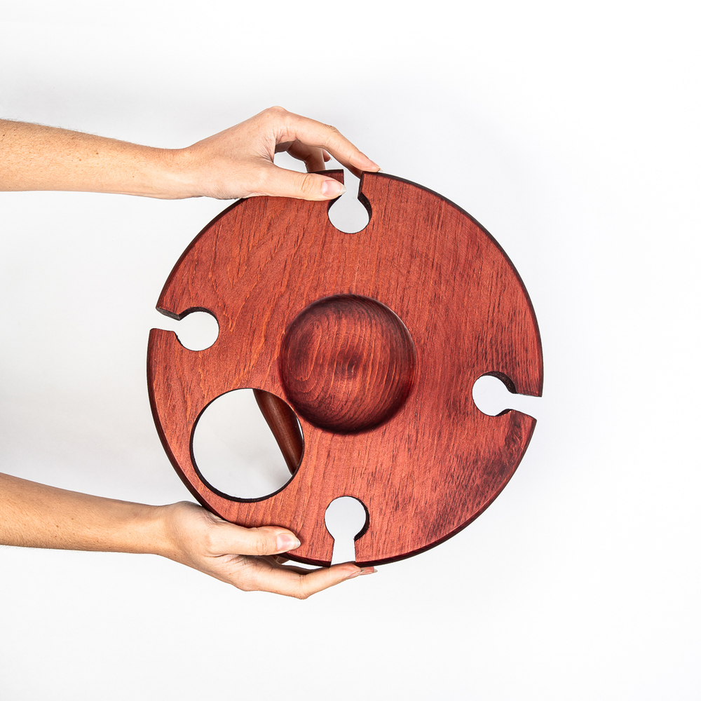 Винный столик из древесины кедра на ножках. VN8