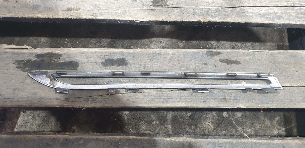 Молдинг решетки радиатора левый верхний Mercedes ML GLE (W166) 15-18 Б/У Оригинал A1668881585