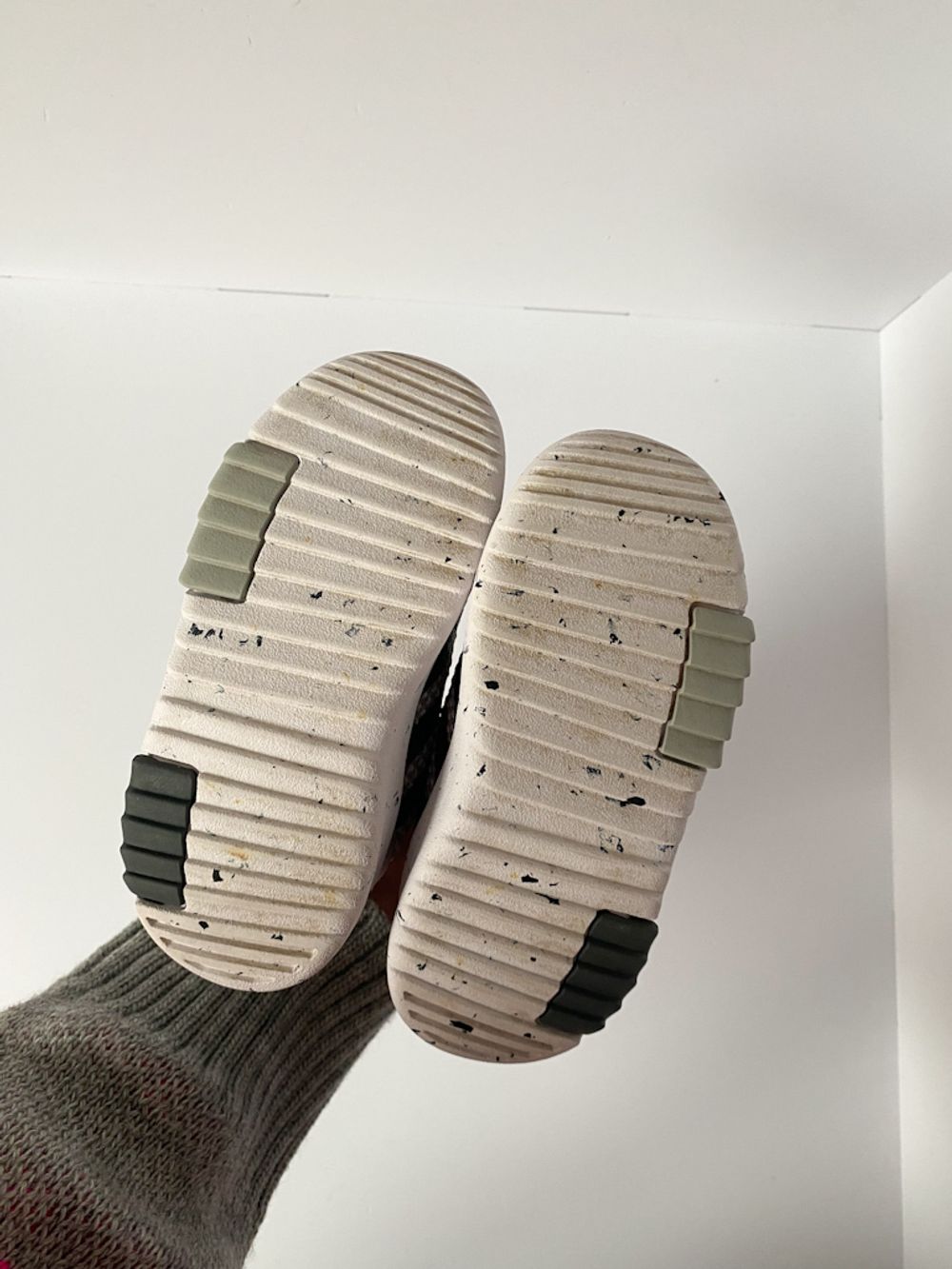 Кроссовки Adidas, 24