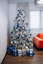 Дизайнерская заснеженная ель «Серебристый иней»