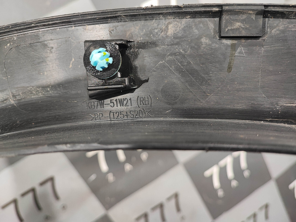 Накладка крыла переднего правого Mazda CX-5 2 (KF) 17-нв Б/У Оригинал KB7W51W21