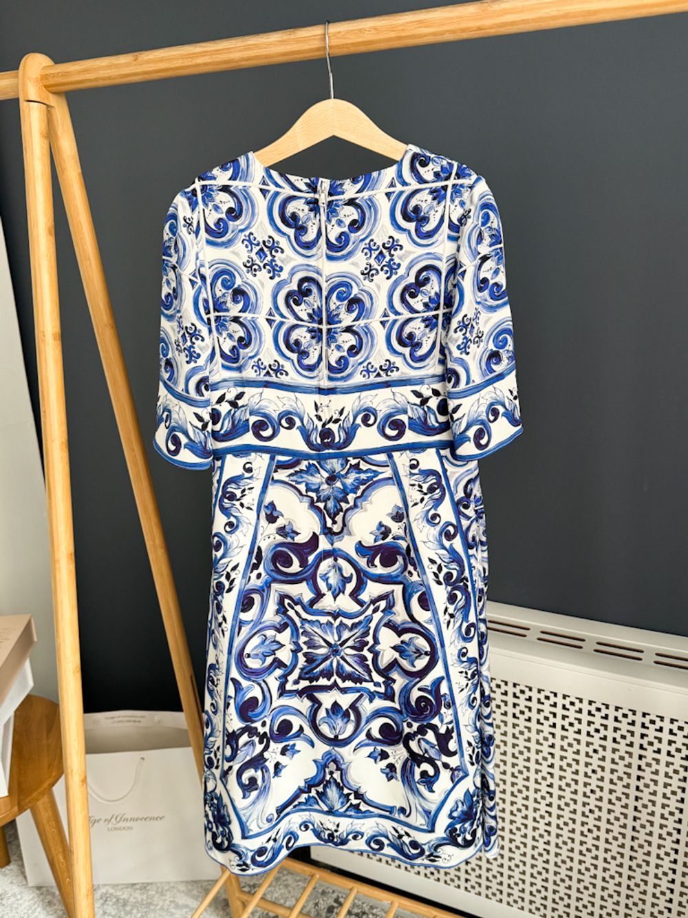 Шелковое платье Dolce & Gabbana, 146