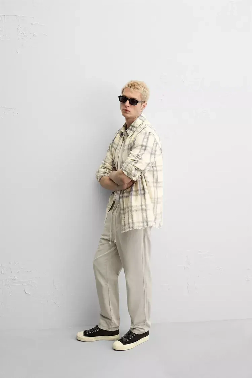 ZARA БРЮКИ ИЗ ХЛОПКА И ЛЬНА, СВЕТЛО-СЕРЫЙ