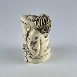 Статуэтка нэцкэ Дед с кузовком и веером