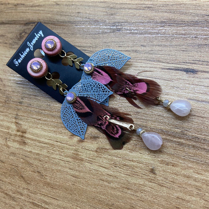 Серьги-гвоздики Экзо 2 стрелочки 2 листа сетчатых перо подвеска камешек цвет серый розовый металл золотистый