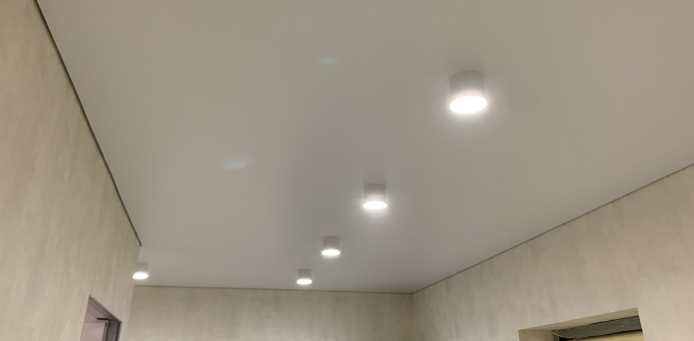 Монтаж натяжных потолков с теневыми профилями БИЗОН / AirKraab 2.0 / EUROKRAAB / EuroSlott по всей России: бесплатный замер и расчёт, договор, рассрочка