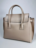 Женская пудровая форматная сумка из натуральной толстой кожи