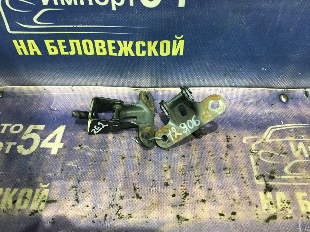 Петля багажника Honda INSIGHT 2009-2014