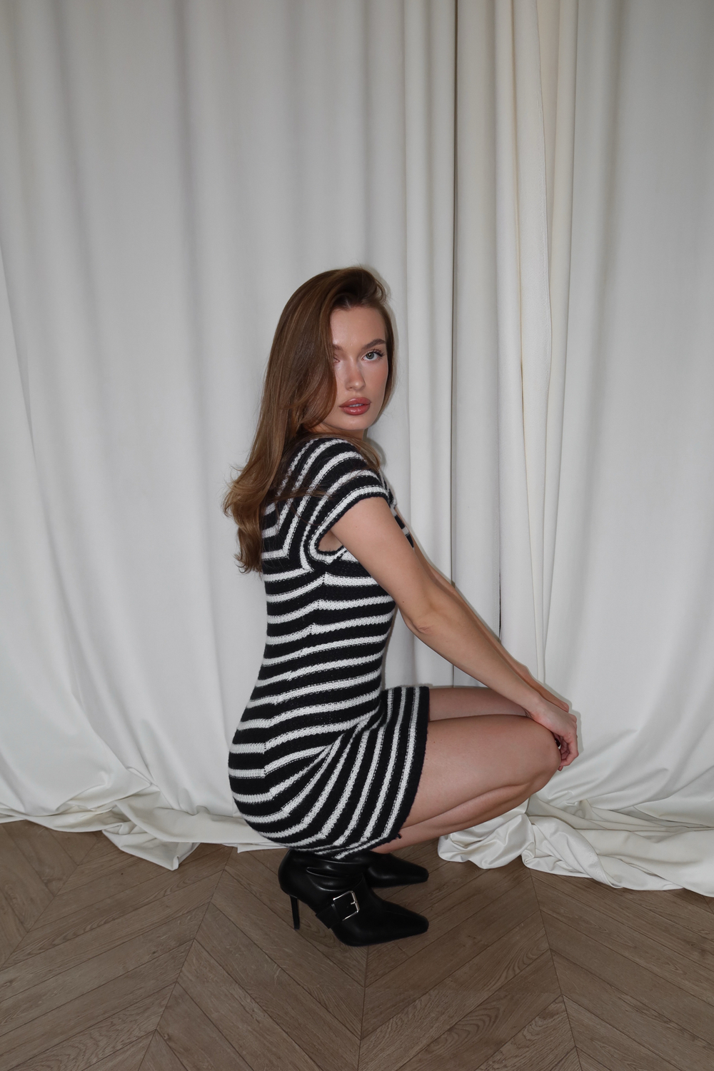 Платье вязаное, короткое, в полоску