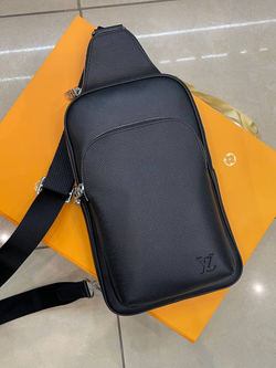 Сумка-мессенджер Louis Vuitton