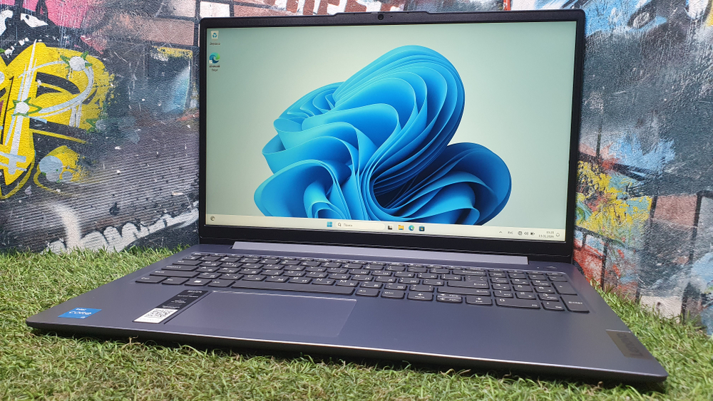 Ноутбук Lenovo i3-13/8Gb/FHD/IdeaPad Slim 3 15IRU8 82x7004bps/Windows 11