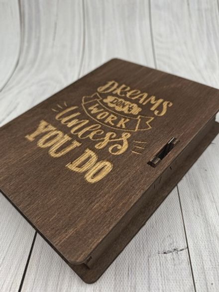 Коробка  "Dreams don't work"