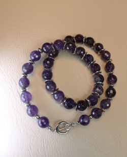 Чокер из аметиста "Фиолетовый фокус"