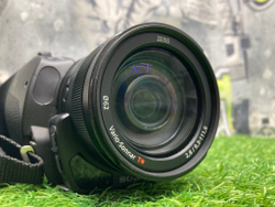 Sony FDR-AX700