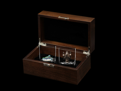 Подарочный набор. Бокалы для виски "Покорители Арктики" в футляре из ореха.