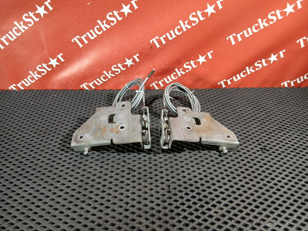 Комплект замков капота