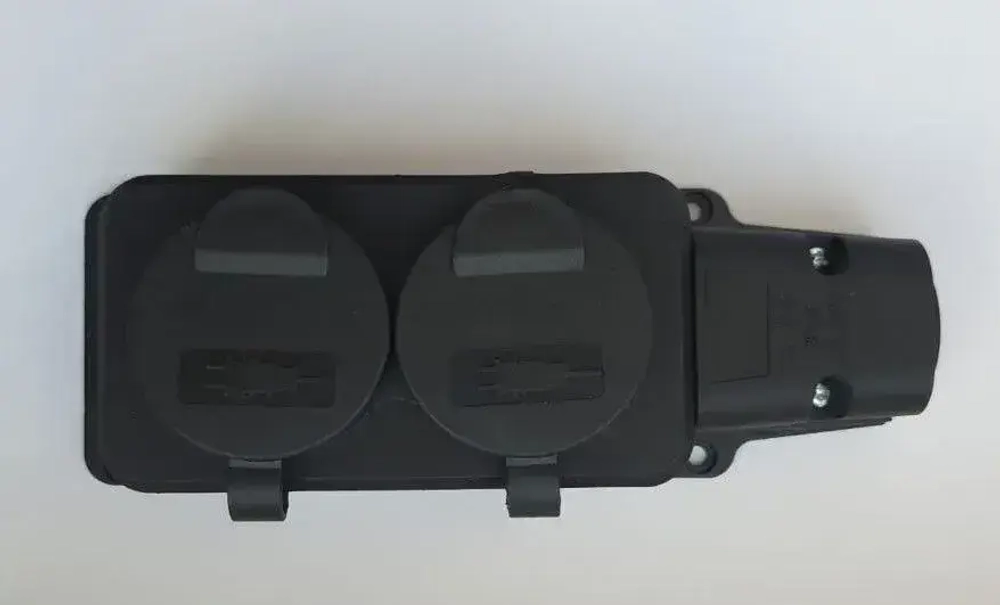 Колодка розеточная электрическая каучуковая с заземлением на 2 розетки, IP 54,черный