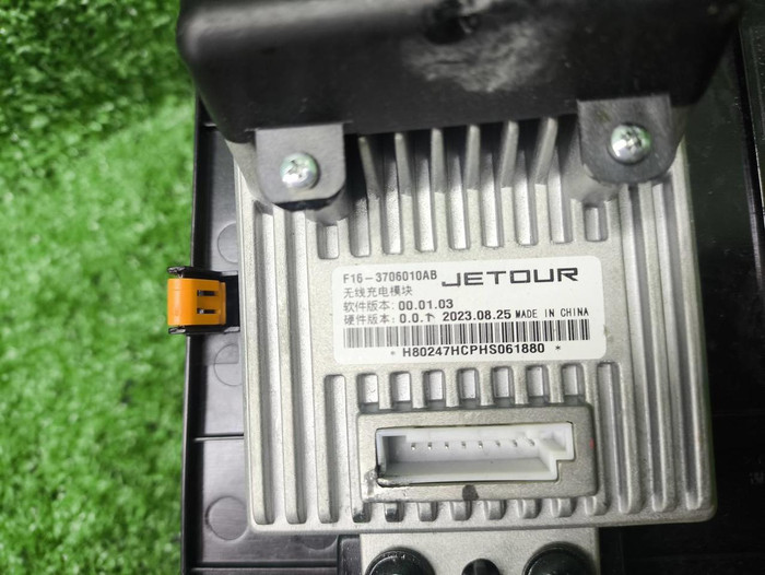 Беспроводная зарядка Jetour T2 (2023-н.в.)