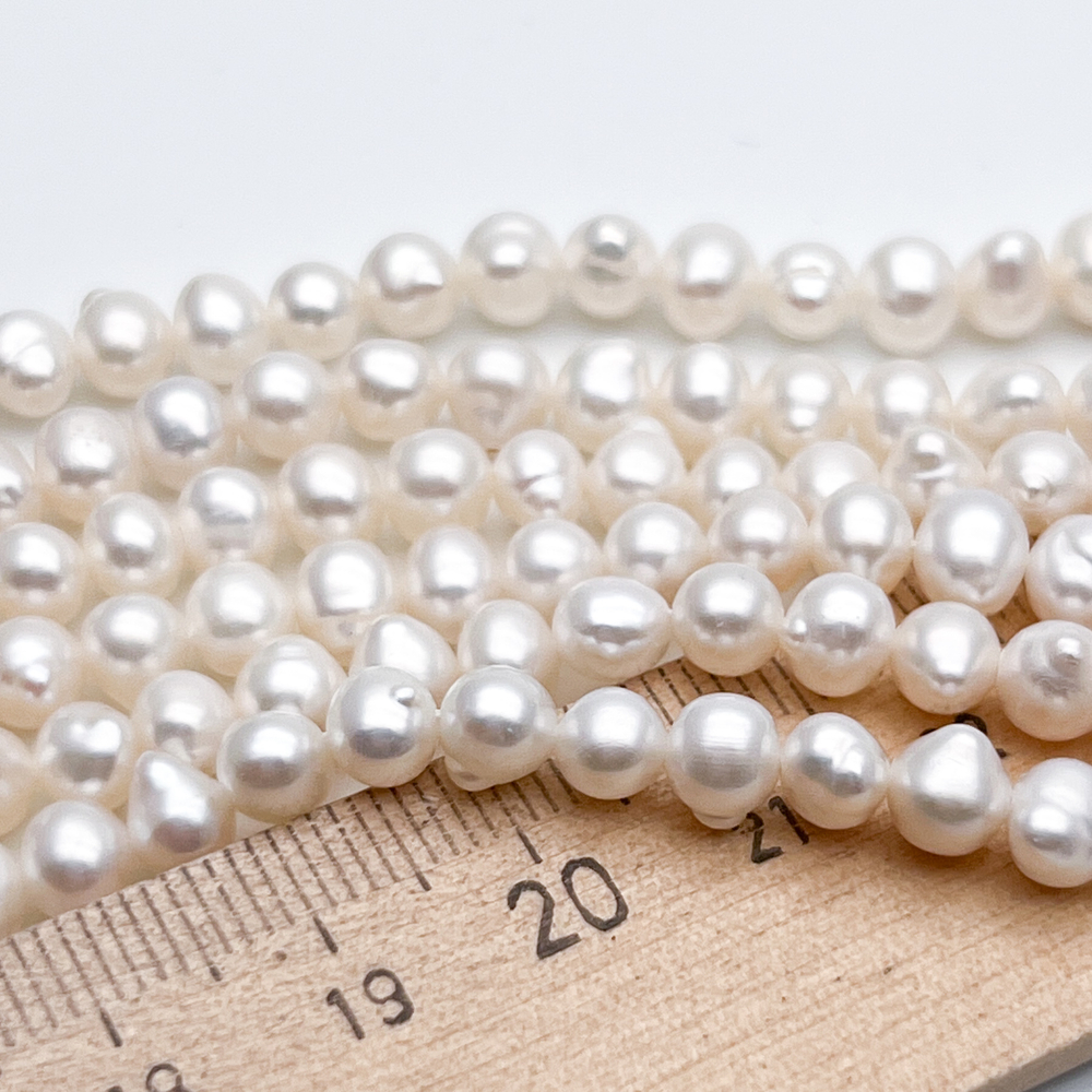 Жемчуг, размер около 5,5 мм, цена за отрезок 19 см (1/2 нити)