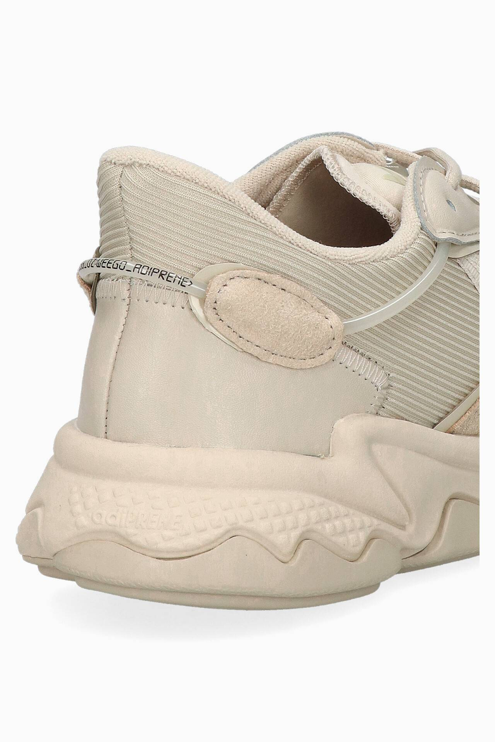 Кроссовки adidas Ozweego