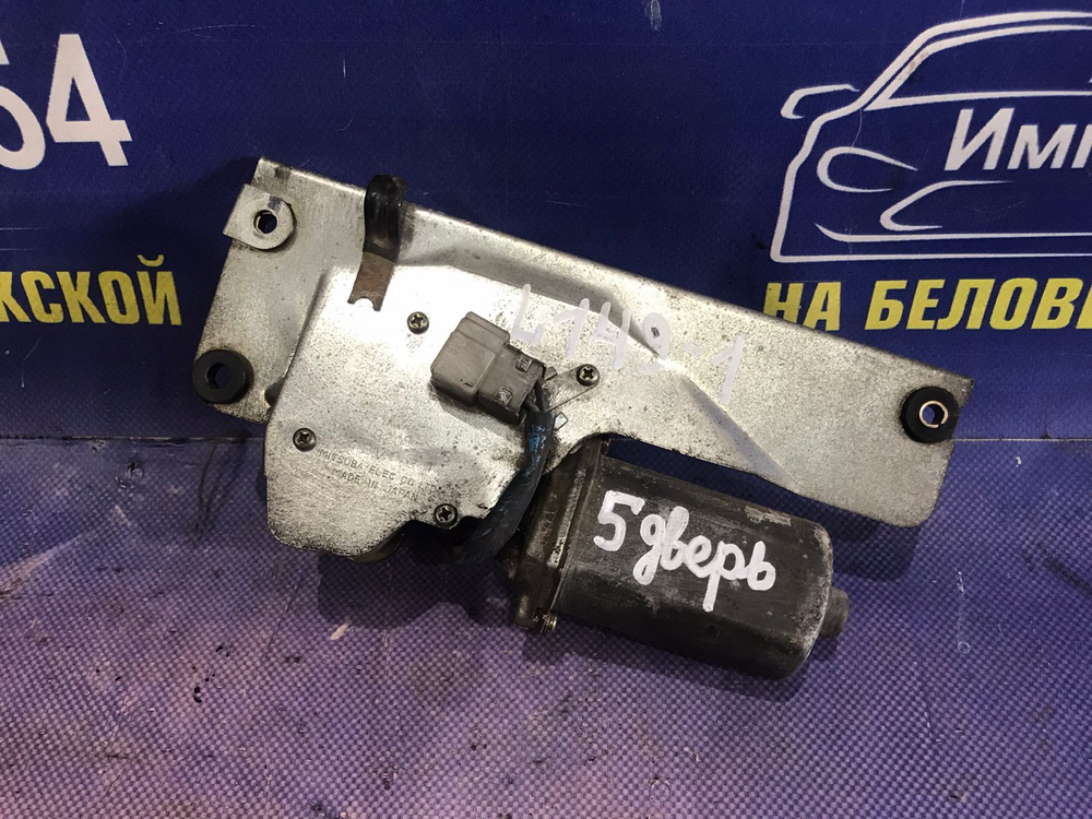 Моторчик заднего дворника MITSUBISHI PAJERO 1990