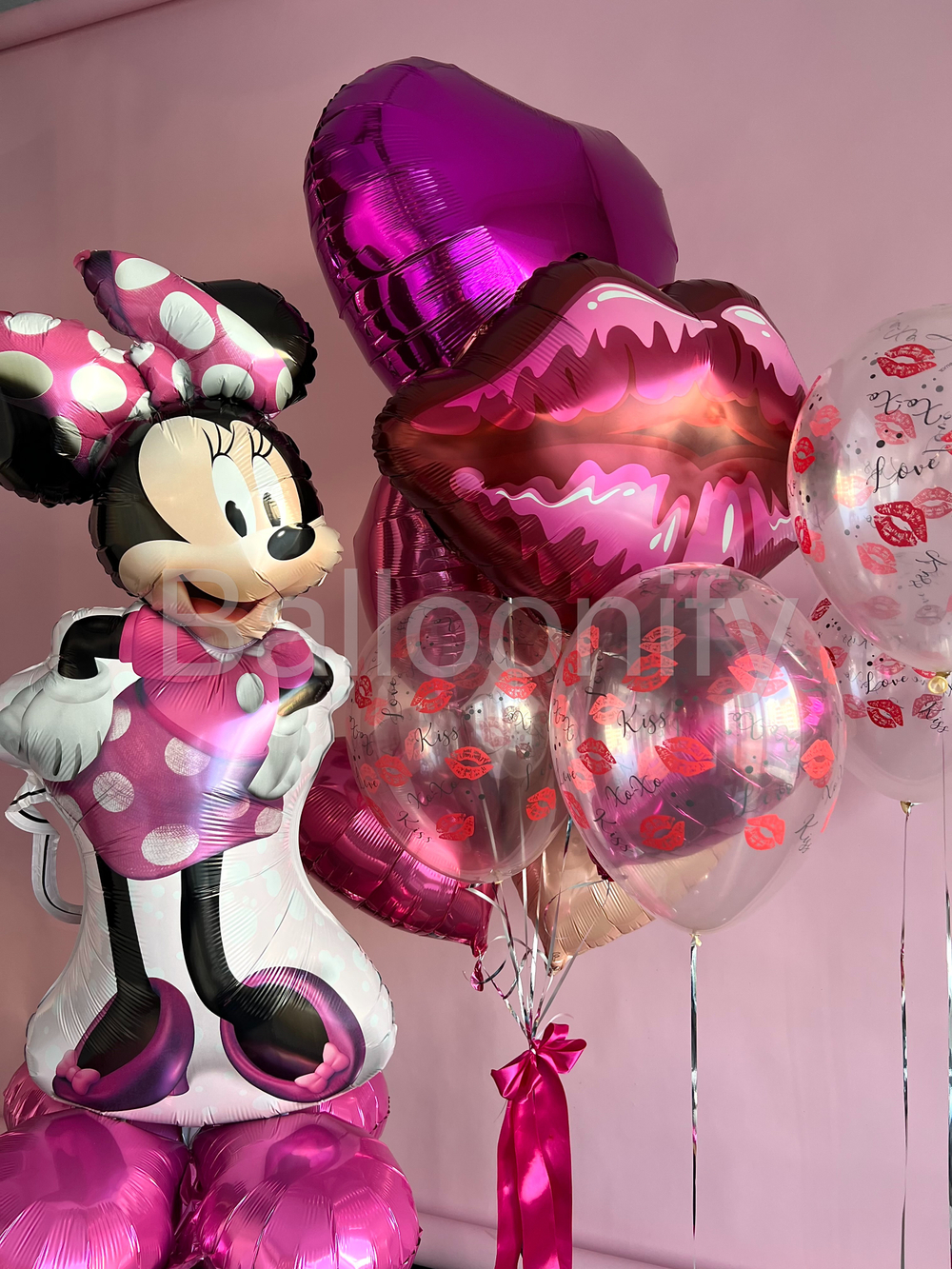Набор шаров "Поцелуйчик" с фигурой Минни