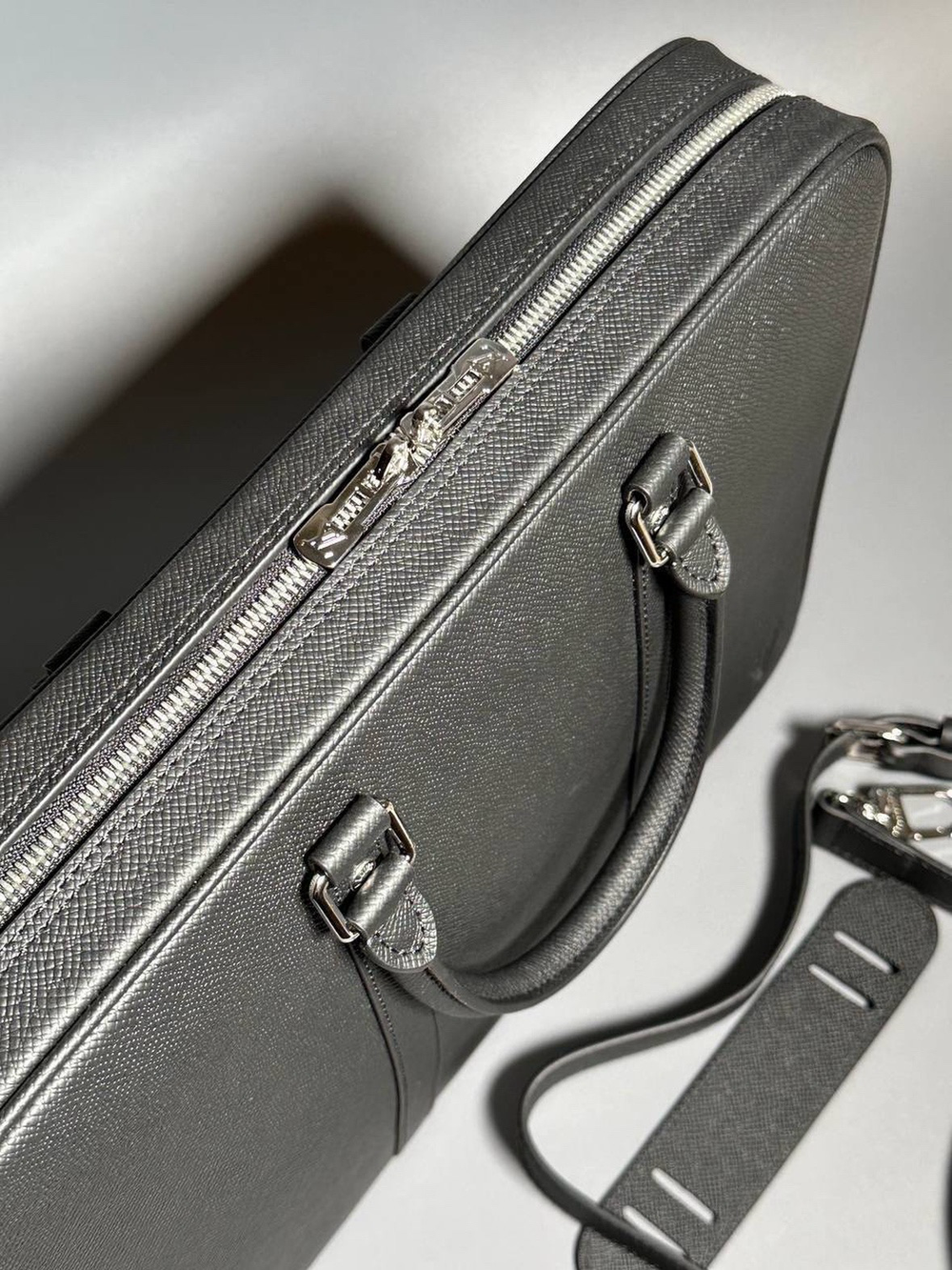 Портфель Louis Vuitton