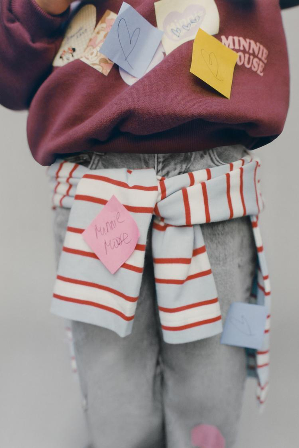 ZARA ТОЛСТОВКА С НАШИВКАМИ MINNIE MOUSE AND FRIENDS © DISNEY, БУРГУНДИ