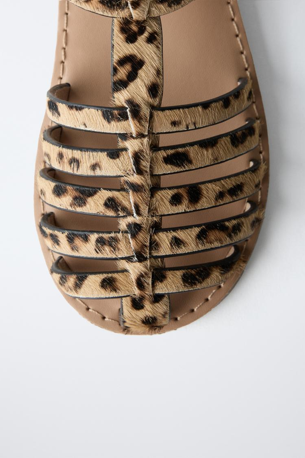 ZARA КОЖАНЫЕ САНДАЛИИ С ПРИНТОМ, ПЕСОЧНО-КОРИЧНЕВЫЙ