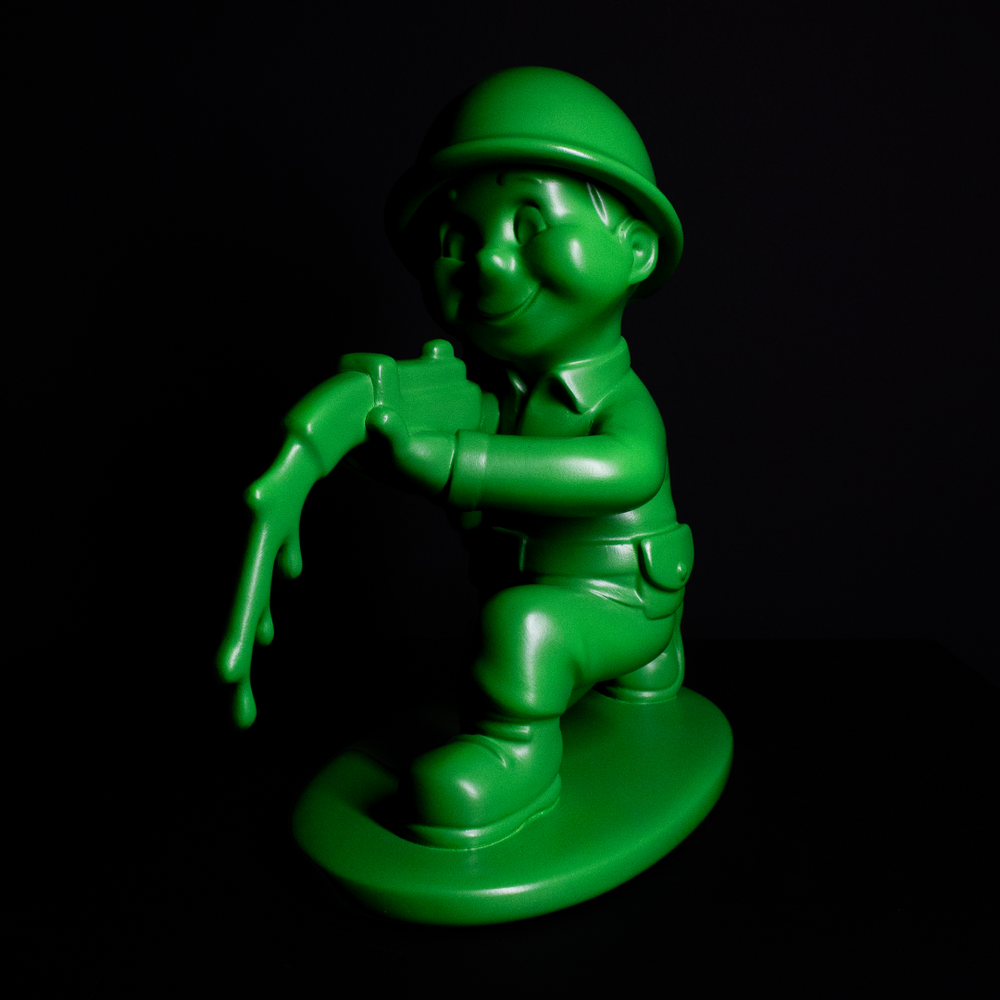 Статуэтка Plastic Peace