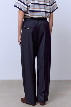 Брюки в полоску со складками