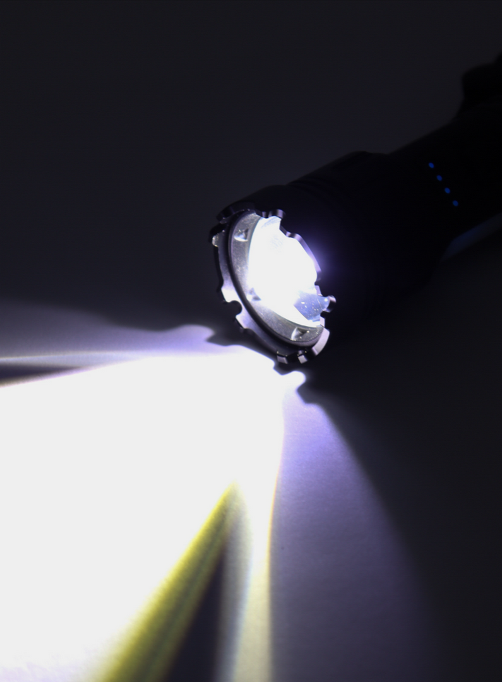 Фонарь ручной высокой яркости "белый лазер" 3000м.Огонь K-335-PM10-TG