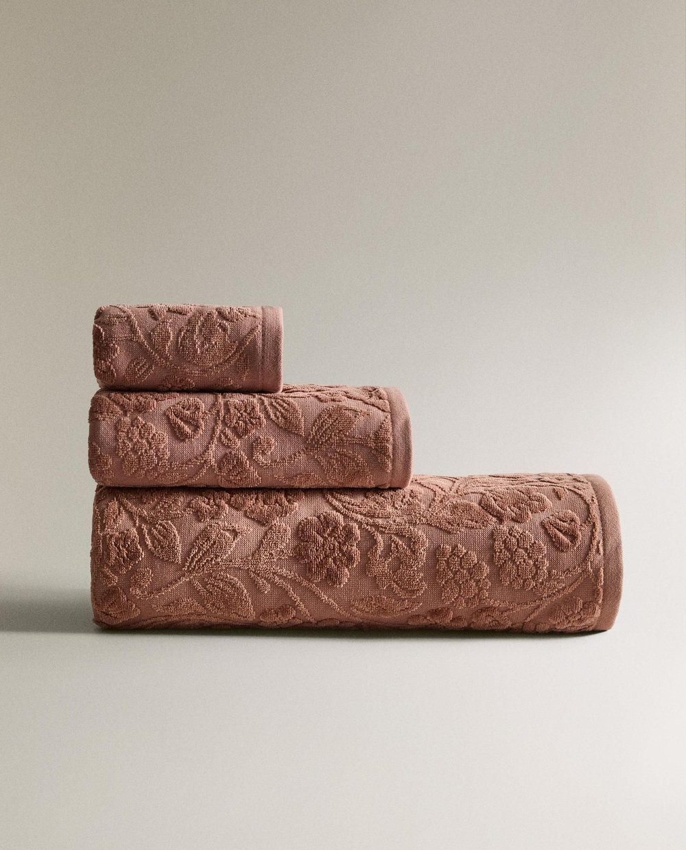 Zara Home - Жаккардовое банное полотенце с цветочным рисунком, розовый, 30х50 см