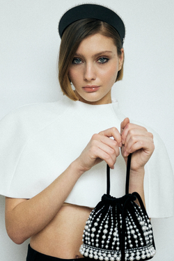 Мини сумочка из черного бархата с жемчугом