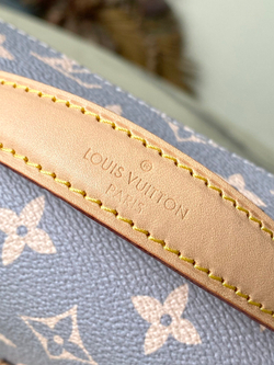 Louis Vuitton Pochette Metis East West